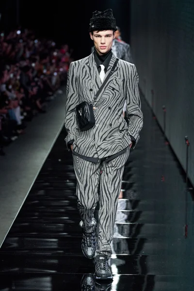Look 34